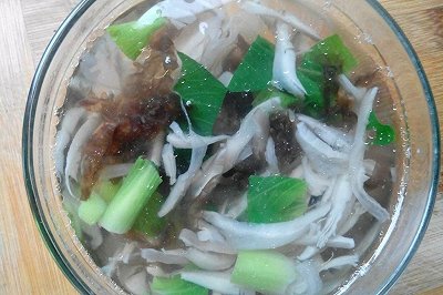 蘑菇青菜紫菜汤