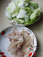 鱿鱼豆腐炖白菜的做法和步骤(图1)