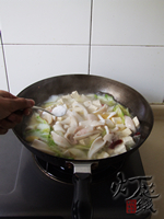 鱿鱼豆腐炖白菜的做法和步骤(图7)