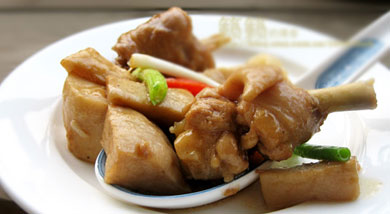 杏鲍菇炖鸡砂锅煲