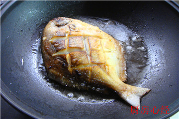 大葱烧平鱼的做法和步骤第10张图