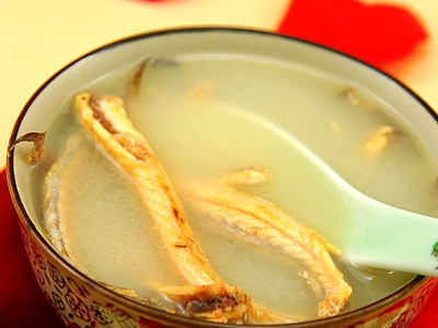奶鱼汤的做法和步骤(图2)