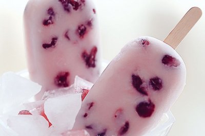 蔓越莓牛奶冰棒
