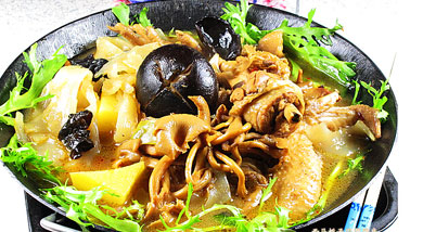 鸡什锦菌菇火锅