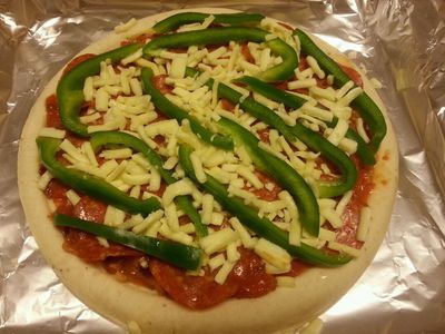 青椒萨拉米肠披萨