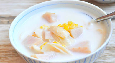 牛奶炖百合芋头甜汤