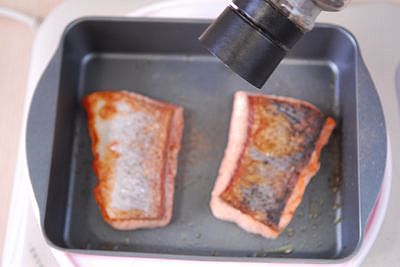 香煎三文鱼的做法和步骤(图3)