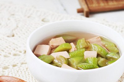 龙井丝瓜豆腐汤