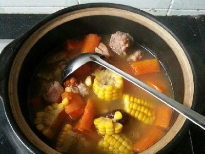懶人電飯锅玉米萝蔔排骨汤