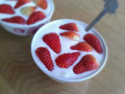 草莓老酸奶