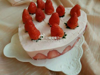 8寸心形草莓慕斯
