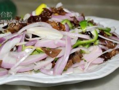 天下美食:深巷里经营16年的家庭小餐厅的做法和步骤(图4)
