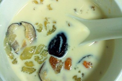 红枣牛奶炖雪蛤
