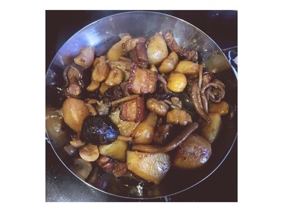 红烧肉+栗子+茶树菇+土豆+香菇