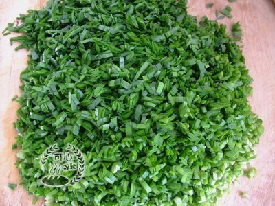 厨艺示范:鲜香韭菜盒子的做法和步骤(图6)