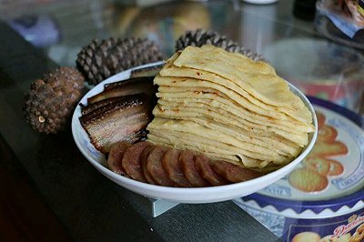 香蕉酸奶煎饼配腊味