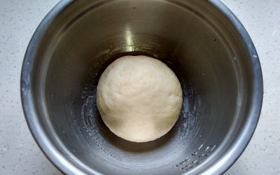 奶香豆沙卷的做法和步骤第3张图