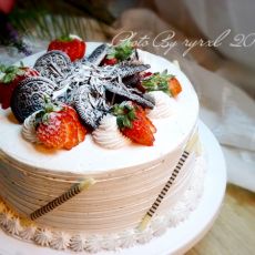 奥利奥草莓蛋糕