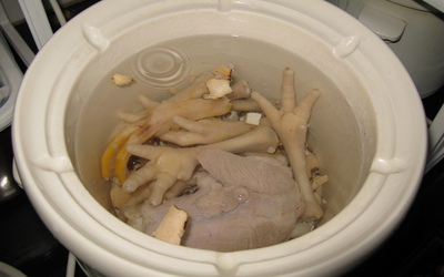土茯苓薏米鸡脚汤的做法和步骤(图5)