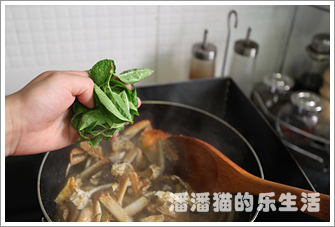 厨艺示范:【秋蟹焗鸡球】的做法和步骤(图19)